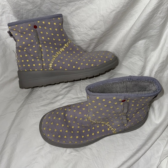 UGG Shoes - Women’s UGG light lavender with yellow hearts boots. Size 8.